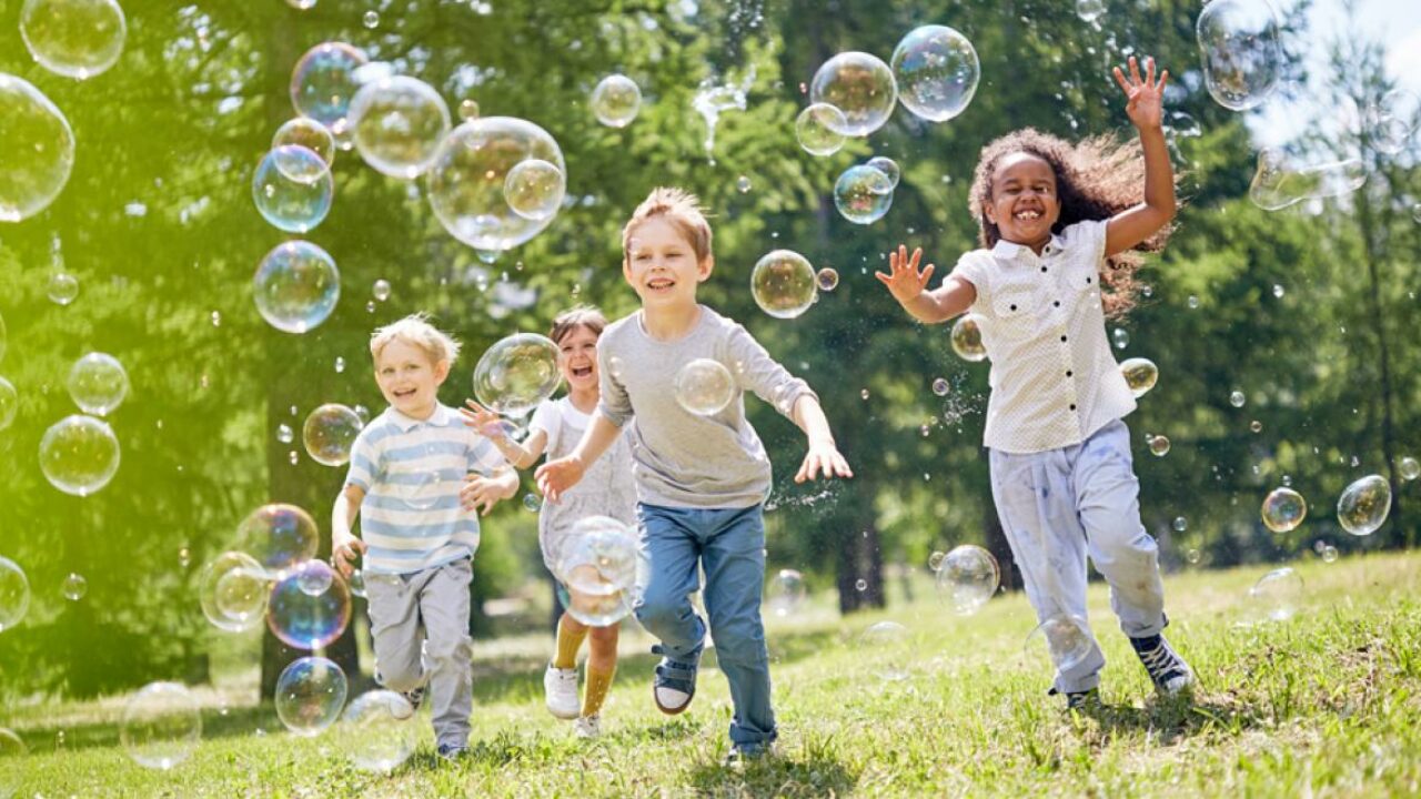 kids-playing-bubbles-istock